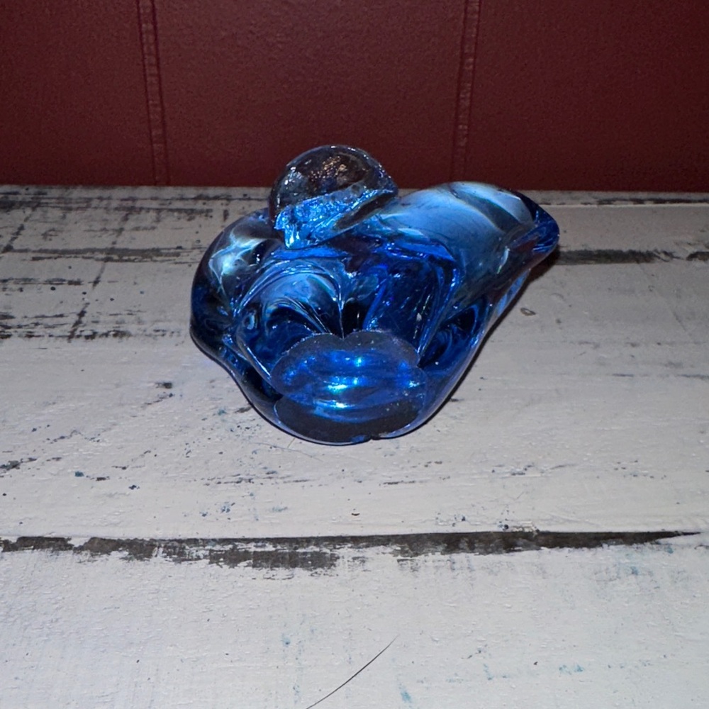 Handblown Elephant Paperweight - Picture 4 of 4
